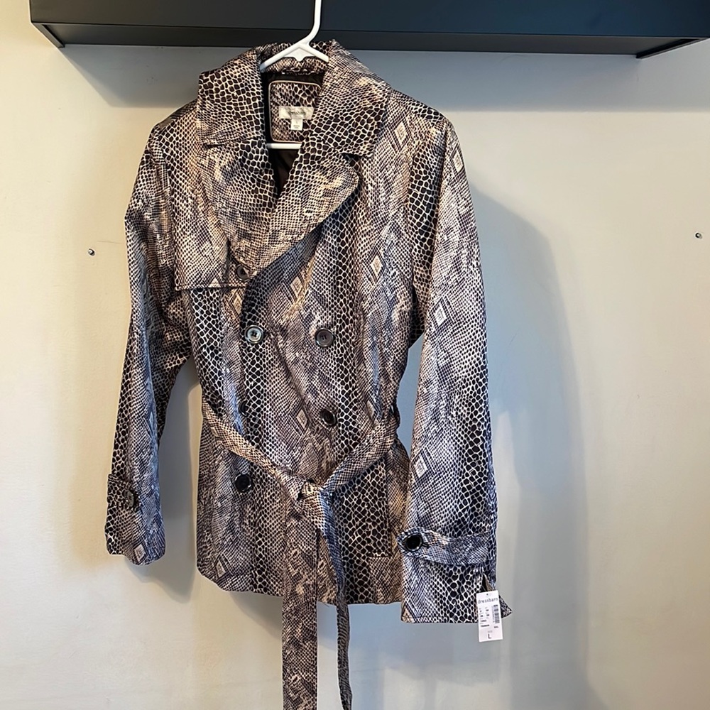 Dress Barn animal print short trench coat. Size Large